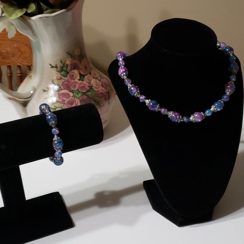 Matching necklace and bracelet set